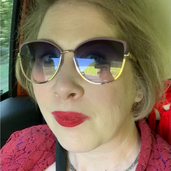 Meet your Posher, Rachel - Picture 5 of 9